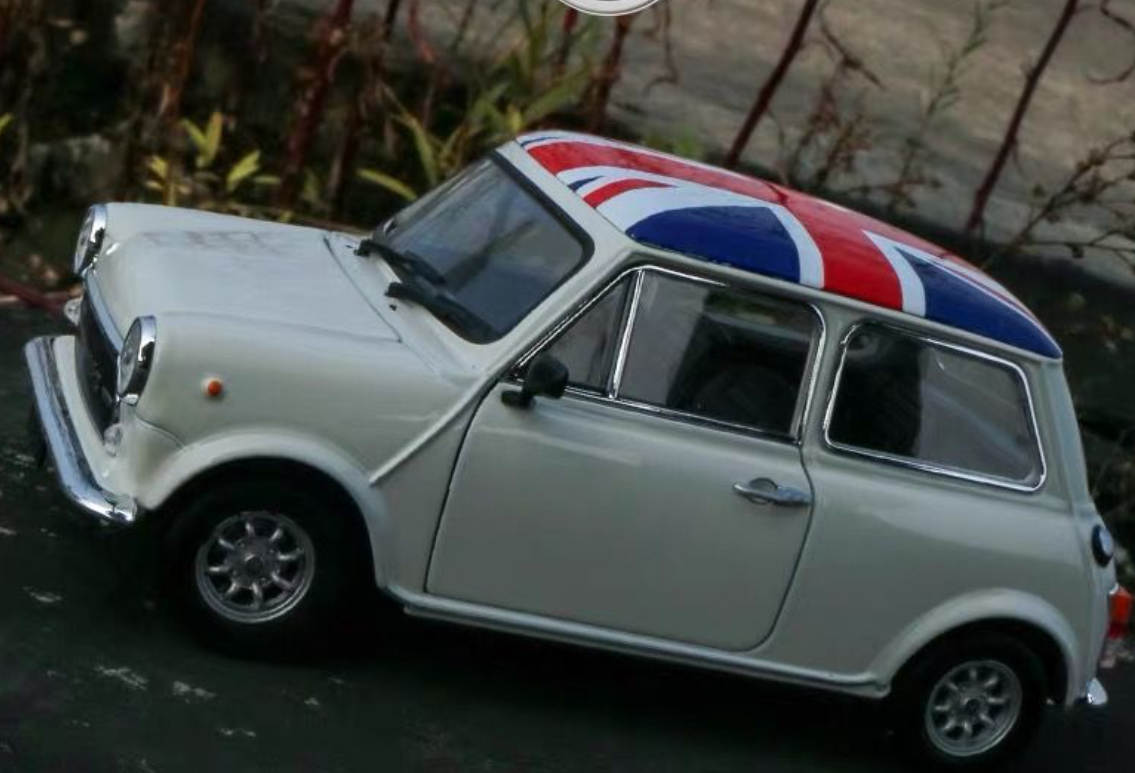 Mini Alloy Classic Car Scale Model